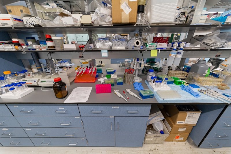 Laboratory equipment for pharmacokinetic analysis